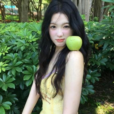 甜蜜寂寞女孩